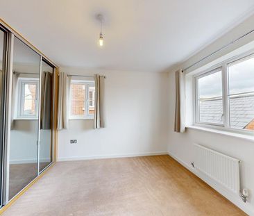 4 bedroom semi-detached house to rent - Photo 3