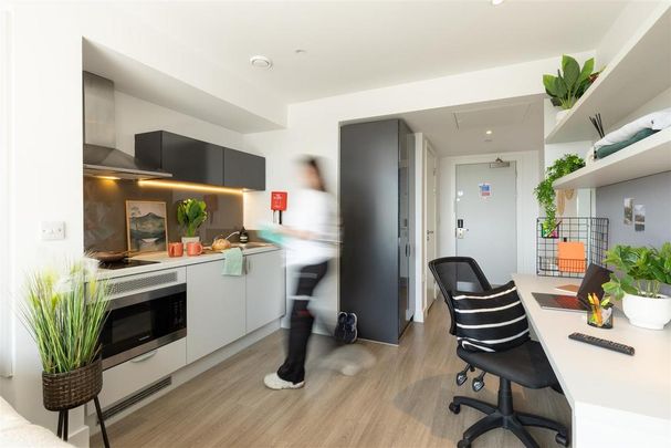 Studio to rent - Photo 1