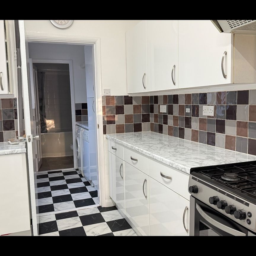 Room in a Shared House, Forster Street, NG7 - Photo 1
