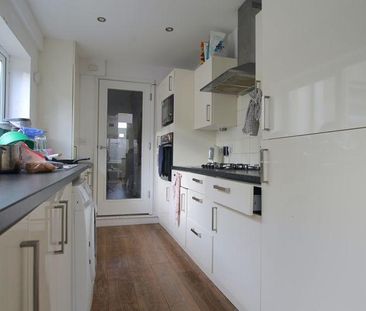 6 bedroom property to rent - Photo 1