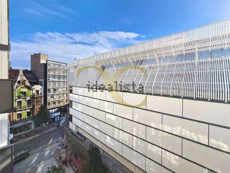 Alquiler de piso en Calle Gil de Jaz - Photo 3