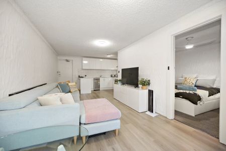 Renovated Unit in the Heart of Glenelg with Garage - Photo 2