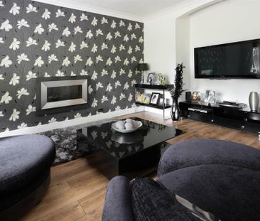 4 bedroom detached house to rent - Photo 2