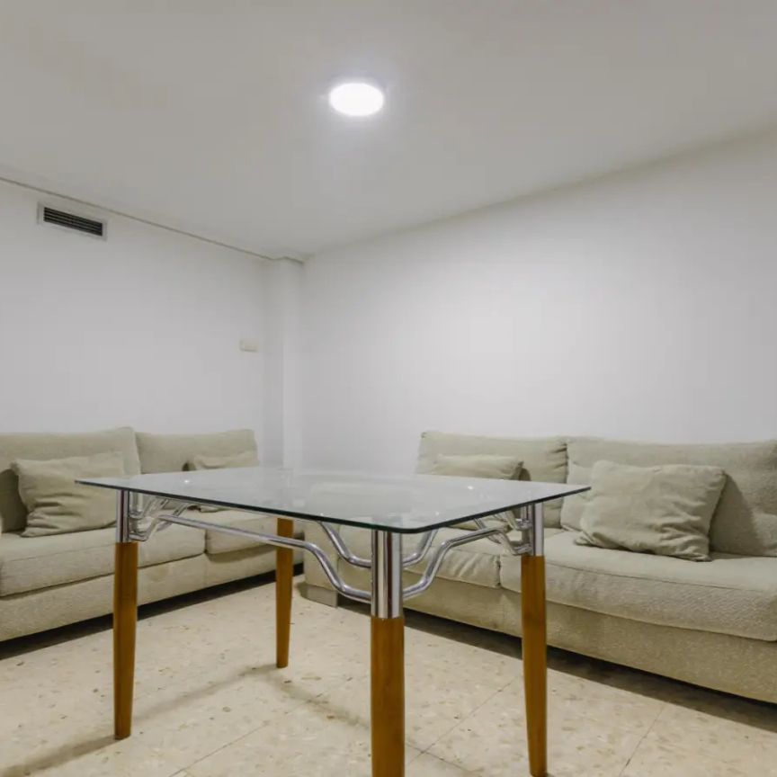 Double bed in Rooms for rent in 4-bedroom apartment in Camins Al Grau - Photo 1