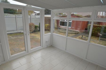 4 bedroom semi-detached house to rent - Photo 3