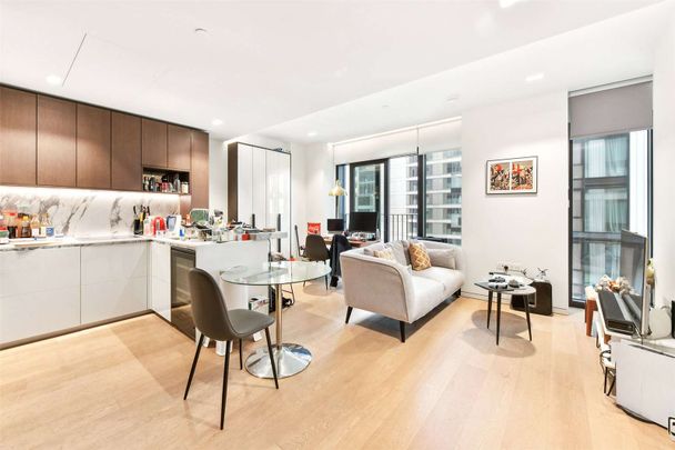 One bedroom apartment moments from Waterloo Station including spectacular leisure facilities. - Photo 1