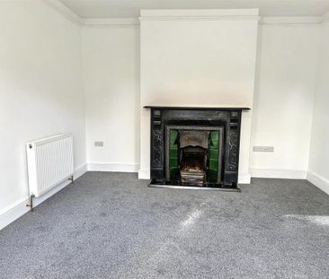 3 bedroom end of terrace house to rent - Photo 2