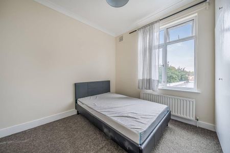 3 bedroom flat to rent - Photo 2