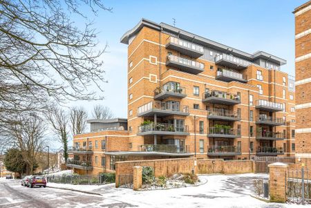 3 bedroom flat to rent - Photo 4