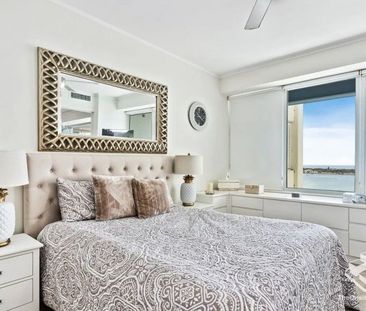 Luxury Broadwater Living - Marine Parade, Labrador - Photo 6