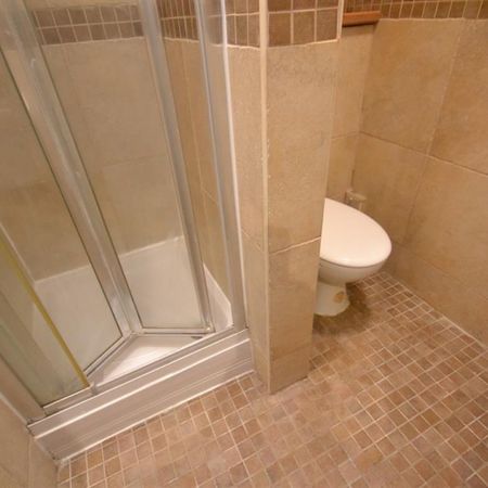 1 bedroom Flat To Let - Photo 4