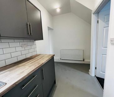 2 bedroom terraced house to rent - Photo 4