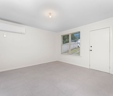 Renovated Three Bedroom House - Photo 5