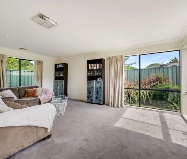 Stylish Living in a Quiet Strathfieldsaye Court - Photo 2