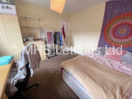 3 Bedroom Mid Terraced House for rent in Mayville Avenue - Photo 3