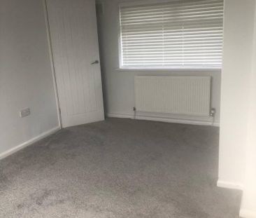 2 bedroom semi-detached house to rent - Photo 6