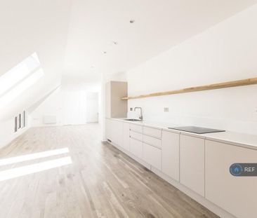 2 bedroom penthouse to rent - Photo 2