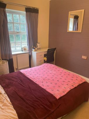 5 bed town house to rent in Albany Gardens, Hythe - Photo 1