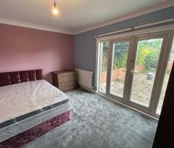 6 bedroom terraced house to rent - Photo 2