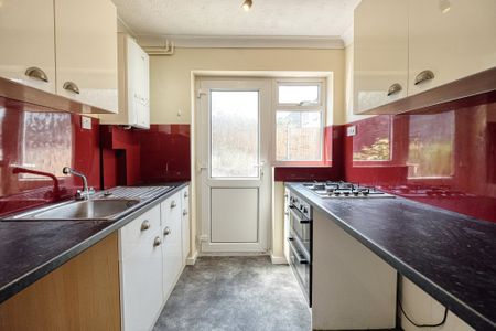 Rare to Find, One Bedroom BUNGALOW for Rent in Bungay - Photo 4