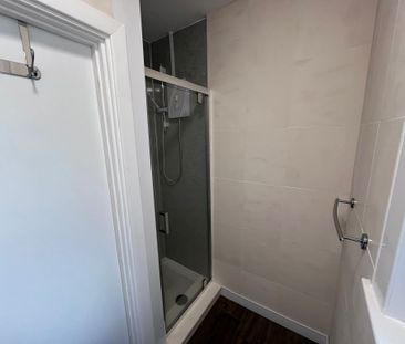 First Floor Flat, Middle Flat, Brynmill Crescent, Brynmill, Swansea... - Photo 1