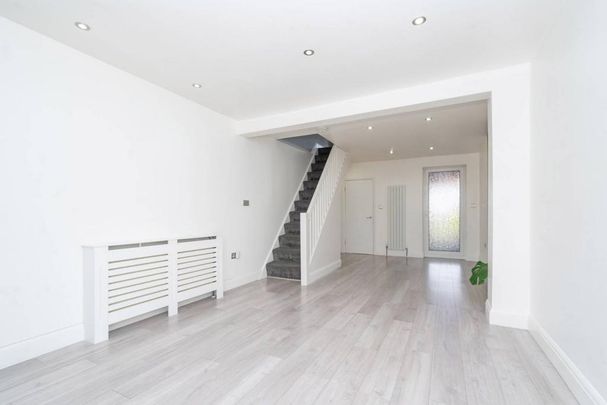 3 bedroom terraced house to rent - Photo 1