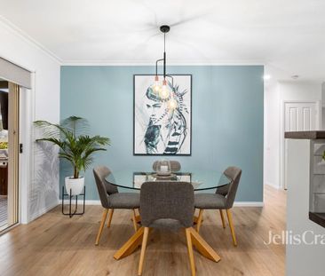 Immaculate indoor/outdoor living - Photo 3