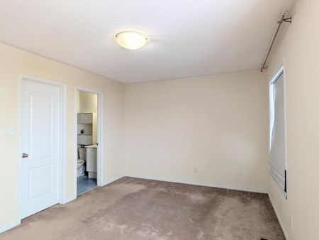 For Lease - 66 Gail Parks Crescent, Newmarket, Ontario - Photo 2