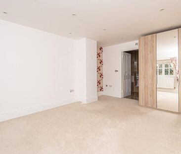 4 bedroom detached house to rent - Photo 3