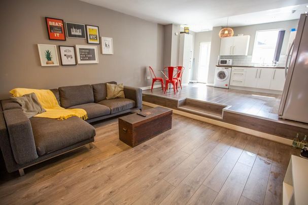 1 bedroom in a house share to rent - Photo 1