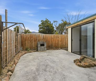 Neat & Private 2 Bedroom Unit in Convenient Location - Photo 5