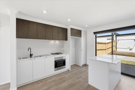 HOME FOR RENT IN BACCHUS MARSH - Photo 3