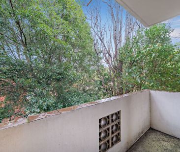 Spacious One Bedroom Apartment in Convenient Location - Photo 5
