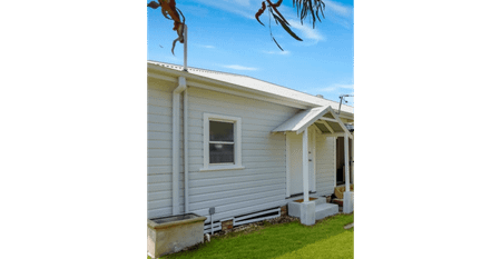 Neat, tidy 3 bed, 1 bath, beachside cottage - 12 month lease only - Photo 5