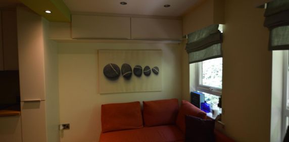 1 bedroom Flat To Let - Photo 2