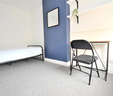 4 bedroom terraced house to rent - Photo 5