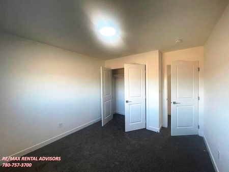 BRAND NEW NEVER LIVED IN UPPER LEVEL 3 BED, 2.5 BATH DUPLEX W/DOUBLE ATTACHED GARAGE IN MEADOWVIEW PARK LEDUC - Photo 2