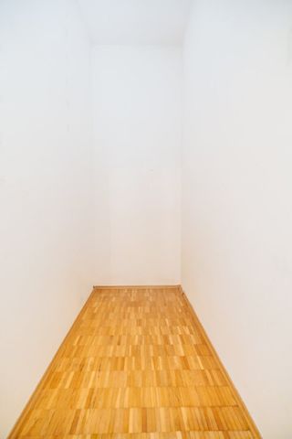 WOHNEN AM PARKRAND I BALKON I WG-TAUGLICH I RUHIG I BADEWANNE I AB SOFORT I PROJEKT WOHNEN I - Photo 2