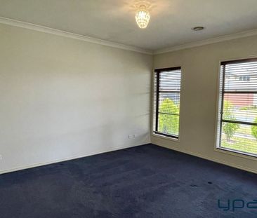 Family-Friendly Haven in Cranbourne West - Photo 2