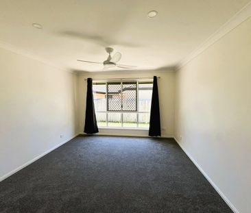4 BEDROOM HOME IN SANDSTONE POINT - Photo 3
