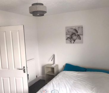 4 bedroom terraced house to rent - Photo 3