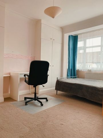 Room in a Shared House, Kingsway, SW14 - Photo 4