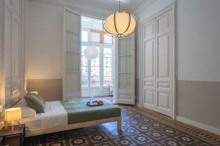 Carrer de Pau Claris, Barcelona, Catalonia 08010 - Photo 3