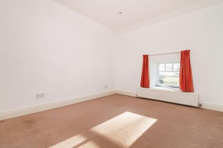 4 bedroom detached house to rent - Photo 4