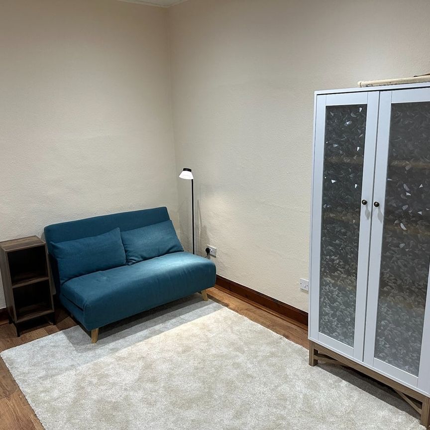 1 Bed Flat, Sciennes House Place, EH9 - Photo 1