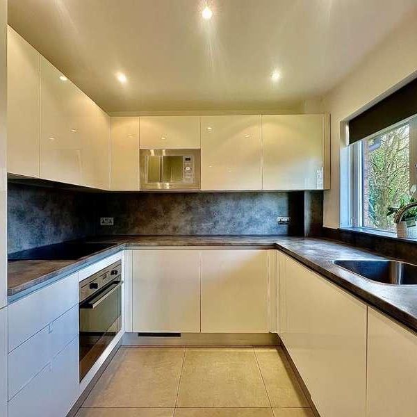 Richards Close, Bushey Heath, WD23 - Photo 1