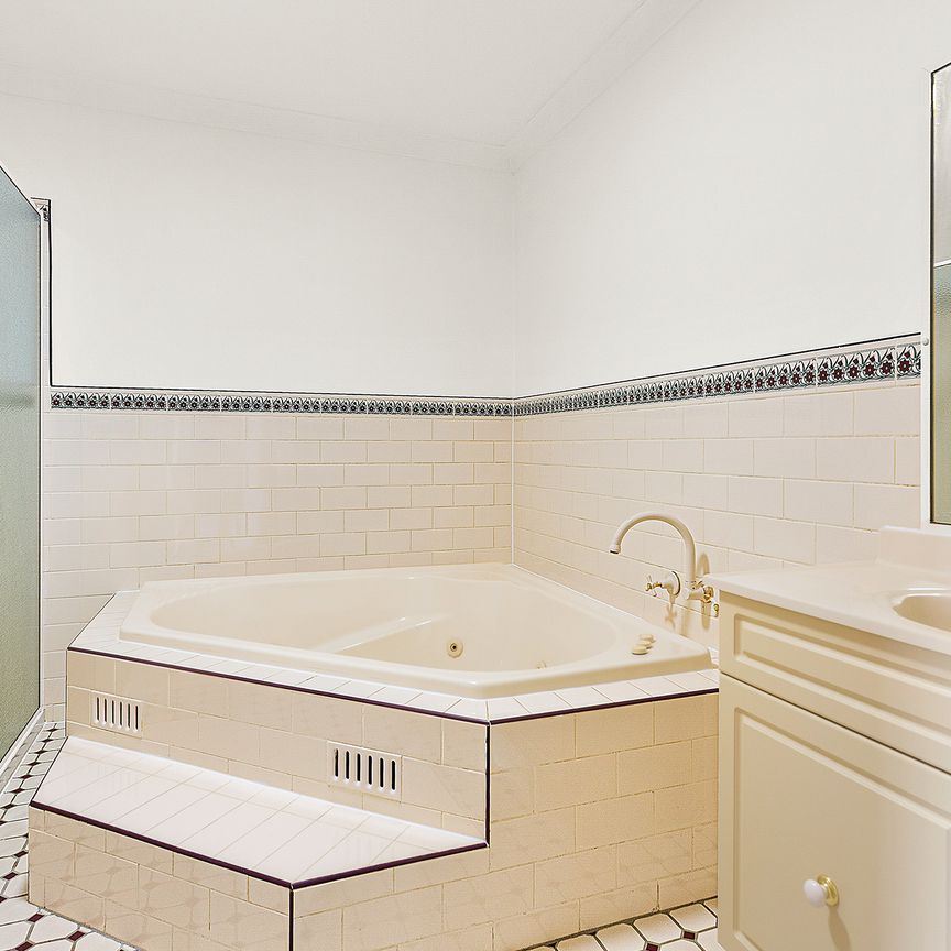 2/2 Northview Terrace, Figtree NSW 2525 - House For Rent | Domain - Photo 1