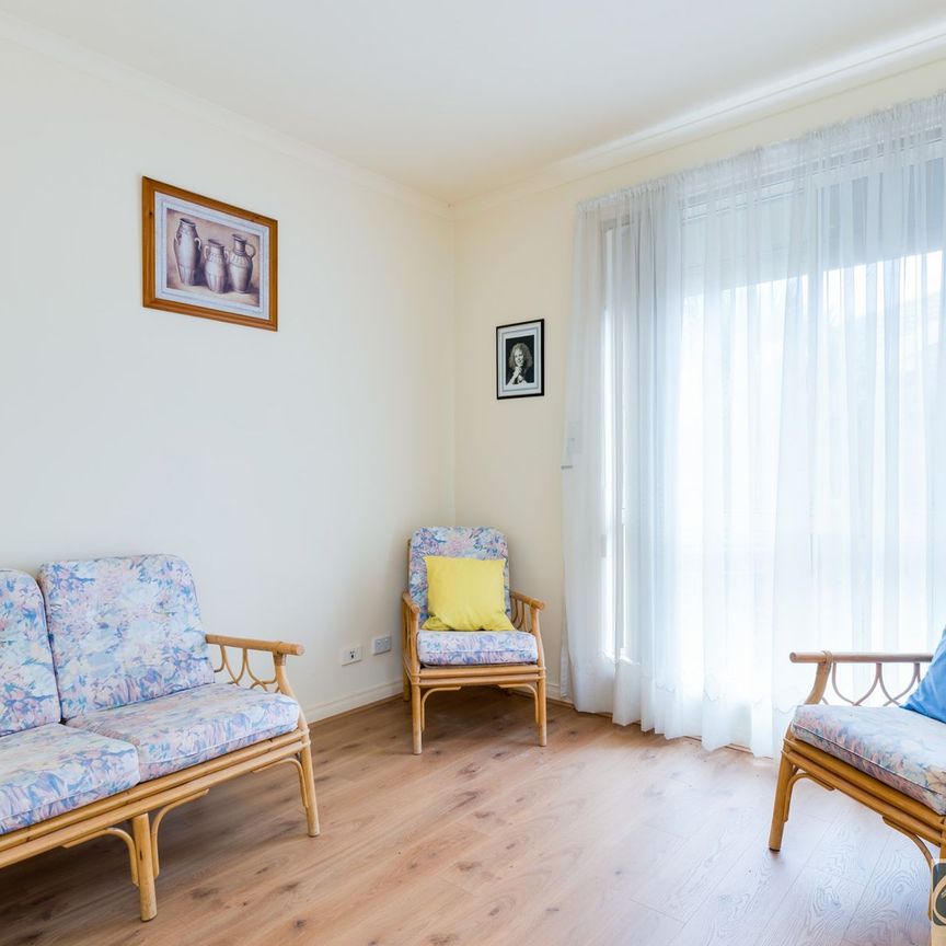 Modern 3-Bedroom Unit - Prime Cranbourne Location - Photo 1