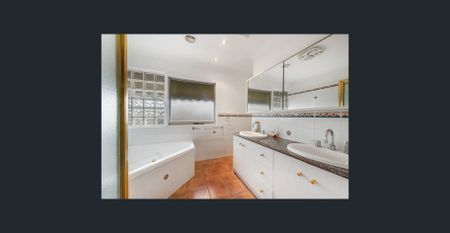 NEAT, CHARMING FAMILY LIVING - Photo 4