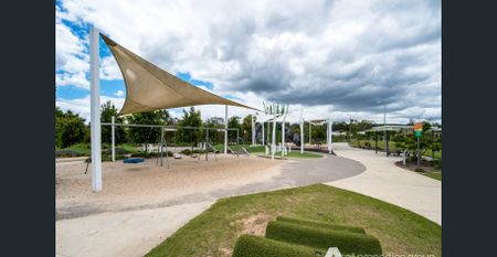 PERFECT FAMILY HOME IN QUIET STREET - Photo 4